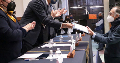 UG conmemora 40 años del Departamento de Investigaciones Jurídicas