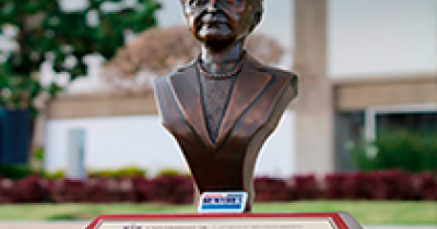 Obtiene Mentores UG la presea al Servicio Social 