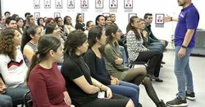 Fomentan los valores cívicos y la cultura democrática en grupos organizados de la UG