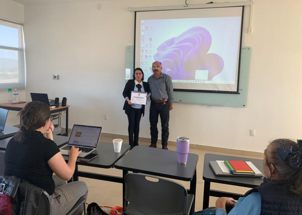 Se realiza taller de revisión de literatura y herramientas de análisis 