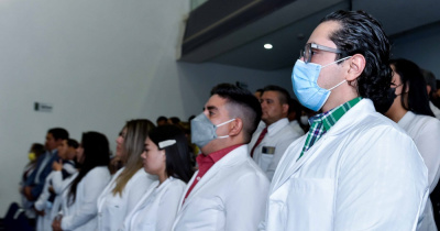 Comunidad médica culmina estudios de especialidad en la UG