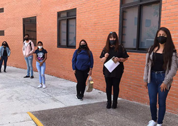 Comunidad universitaria de la DCEA dona 40 tabletas a estudiantes