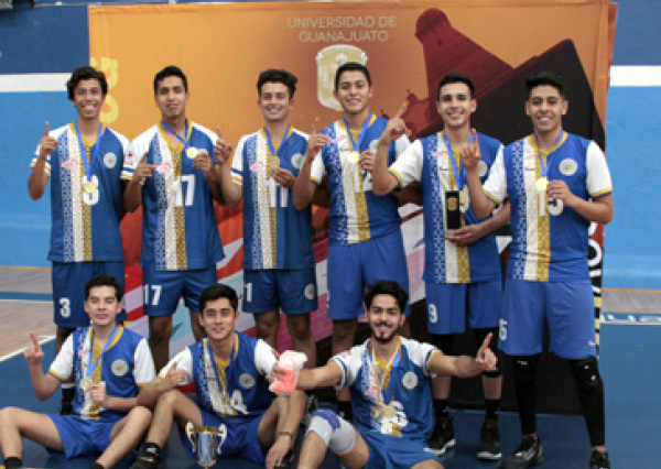 Viven universitarios enérgica y emocionante final de torneo de voleibol
