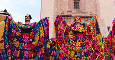 Con programa folklórico concluye Espiral Foro Universitario 2022