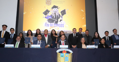 Concluyen estudios superiores en Ciencias Económico Administrativas estudiantes de la UG