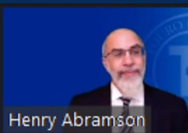 Catedrático estadounidense ofrece conferencia a estudiantes de la DDPG sobre filosofía jurídica y política