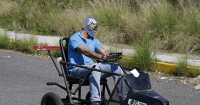 Compiten estudiantes UG en Crazy Cars con diseño de vehículos no motorizados