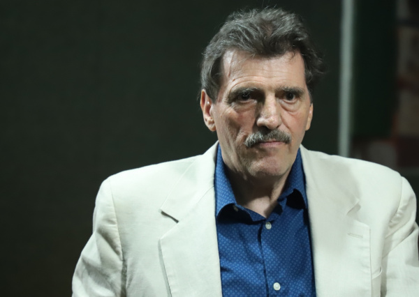 La literatura que sigue una tesis ideológica es pobre por naturaleza: Enrique Serna