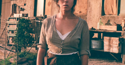 Cecilia de los Santos, egresada UG, muestra su talento en Las muertas