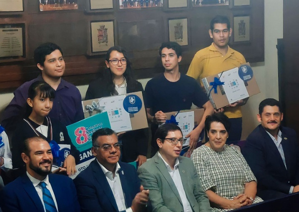 Estudiantes del CNMS obtienen el primer y tercer lugar en Concurso Regional de Ciencias 