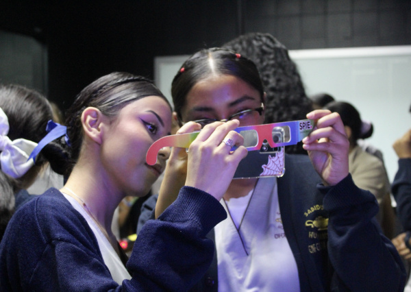 Divulgación con perspectiva de género: taller de universitarias UG llega a preparatorias 