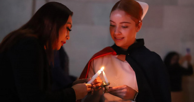 Egresadas y egresados UG se comprometen con el Pase de luz y juramento de Enfermería