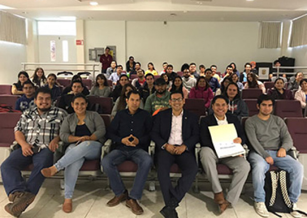 Participan estudiantes en conferencia “4x4 Emprendedores Todo Terreno”