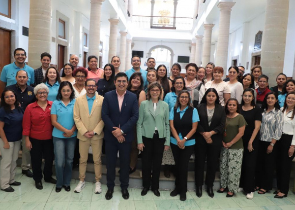 Equipo de Becas, Apoyos y Estímulos de la UG fortalece su labor mediante jornada de capacitación