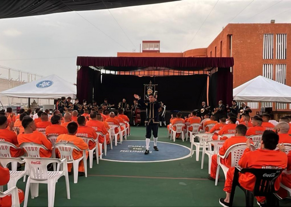 La UG fortalece su compromiso social a través de la cultura al llevar presentaciones artísticas al CERESO de Guanajuato