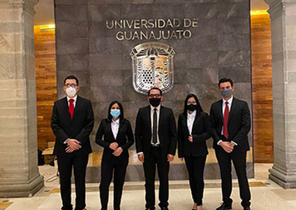 Triunfa Equipo de Litigación Oral de la UG en competencias de Aba ROLI México y de California Western School of Law 