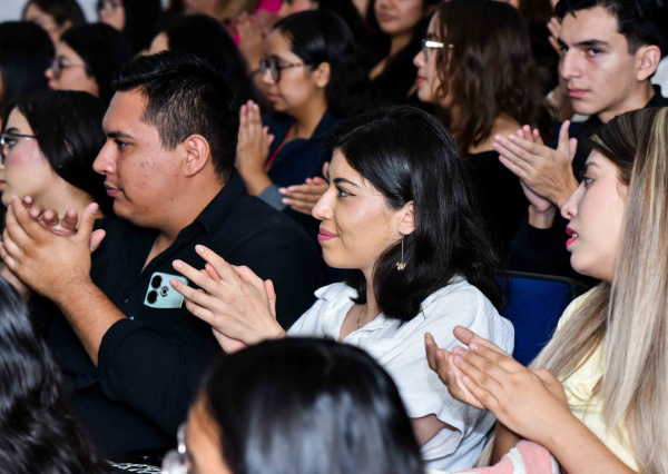 Profesionales de enfermería se reúnen para reflexionar sobre su liderazgo