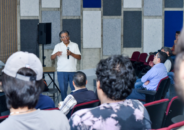 Dr. José Luis Lucio Martínez comparte el mundo de la magia cuántica