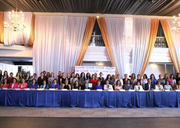 Nombran a la Dra. Cecilia Ramos Estrada socia honoraria de AMEXME Capítulo León