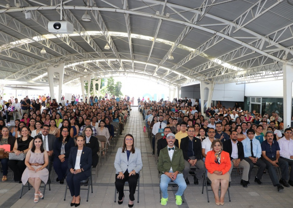 Egresada UG: Debemos estar orgullosos de ser abejas y llevar el nombre de tan prestigiosa entidad en alto 