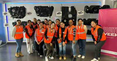 Estudiantes universitarias conocen la importancia del rol de la mujer en la industria