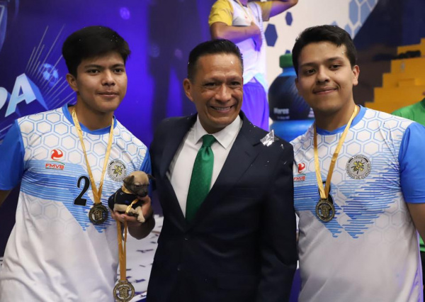 UG premia a sus atletas universitarios en torneo Copa Miel 