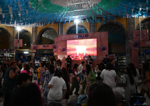 Con música, presentan el libro Yo soy la cumbia en la FILUG