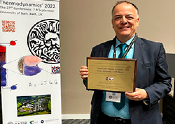 El Dr. Alejandro Gil Villegas, investigador UG, es el primer científico latinoamericano galardonado con el “Molecular Physics Award”  