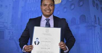 Reciben títulos egresados del Campus Irapuato-Salamanca