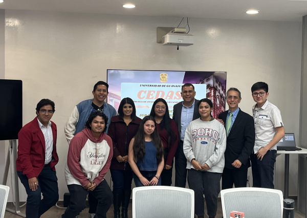 Reconoce DCEA proyecto de Ayuda Solidaria para estudiantes de bajos recursos