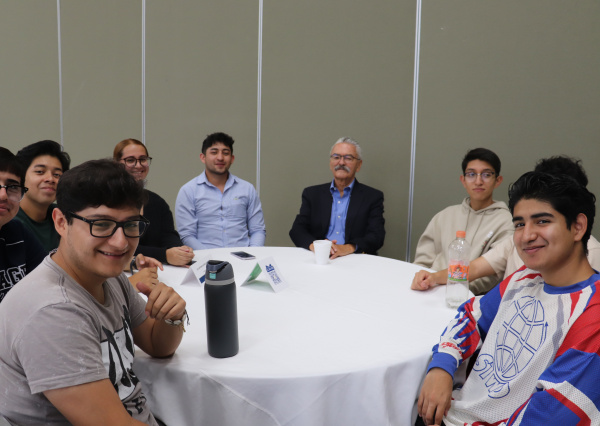 Encuentro Fraterno Generacional de Relaciones Industriales se realiza en la DCEA