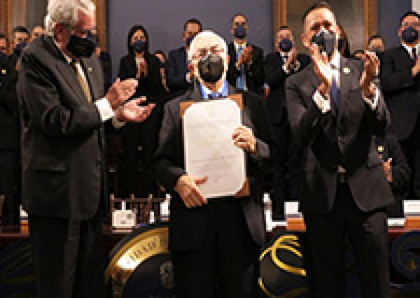 Homenajea UG al Dr. Sergio García Ramírez con el Doctorado Honoris Causa