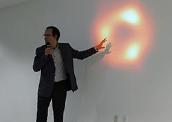 La DICIS recibe a su egresado distinguido, el astrofísico Jorge Alejandro Preciado López