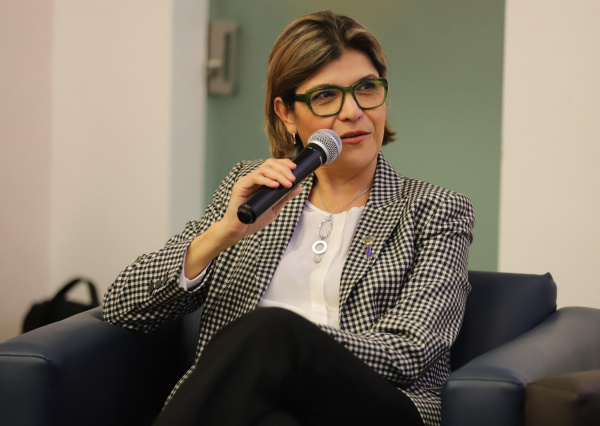 Participa Rectora General de la UG en panel “Desafíos y logros de las economistas en su trayectoria profesional”