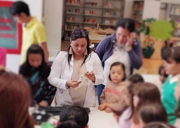 Investigadora UG imparte taller para acercar a las niñas a la ciencia 