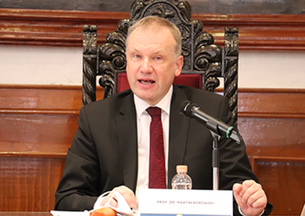 Reconocido catedrático alemán imparte seminario en la Universidad de Guanajuato 