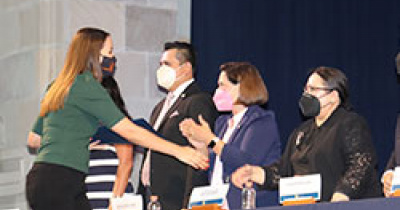 Premia la División de Derecho, Política y Gobierno de la UG, la excelencia de sus estudiantes 