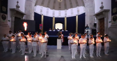 Egresadas y egresados UG realizan Paso de la Luz y Juramento de Enfermería 