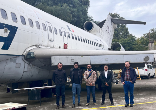 Alumno UG participa en encuentro de investigación en el IPN Ticomán enfocado en la aeronáutica