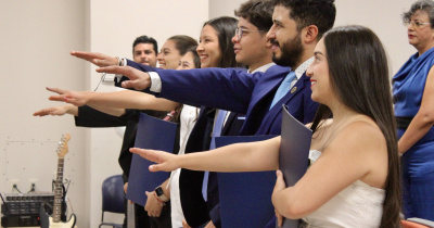 Egresadas y egresados UG en Yuriria celebran titulación 