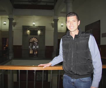 egresado-de-la-ug-fusiona-la-quimica-con-el-futbol-