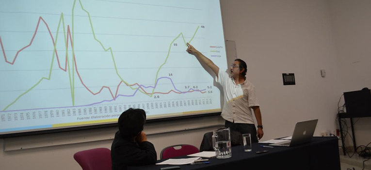 Expertos de la UG analizan la democracia en países latinoamericanos | Universidad de Guanajuato eloy-mosqueda-seminario-democracia-america-latina-leon-universidad-guanajuato-ug