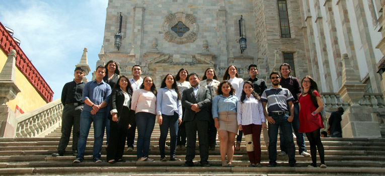 investigador-ug-asesosa-a-estudiantes-ugto