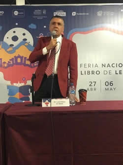 profesor-ug-presenta-libro-en-fenal-2018-ug-ugto