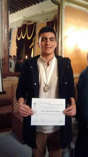 estudiante-de-la-ug-obtiene-medalla-de-plata
