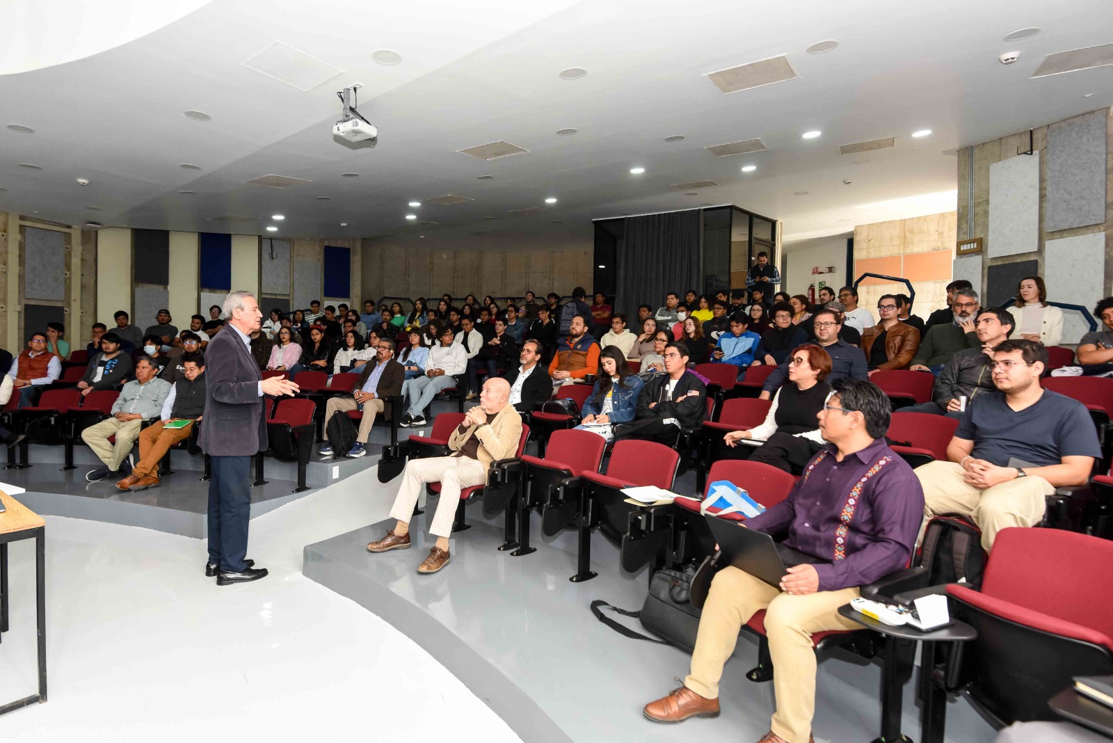 ug cl 006 conferencia puerto interior 4