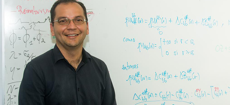 ramon-castaneda-pliego-premio-investigacion-2016-universidad-guanajuato-ug-ugto