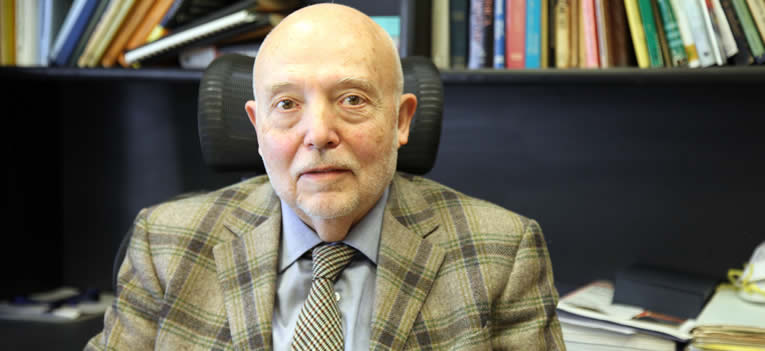 dr-obregon-recuerda-la-inteligencia-y-determinacion-del-profesor-stephen-hawking-ug-ugto