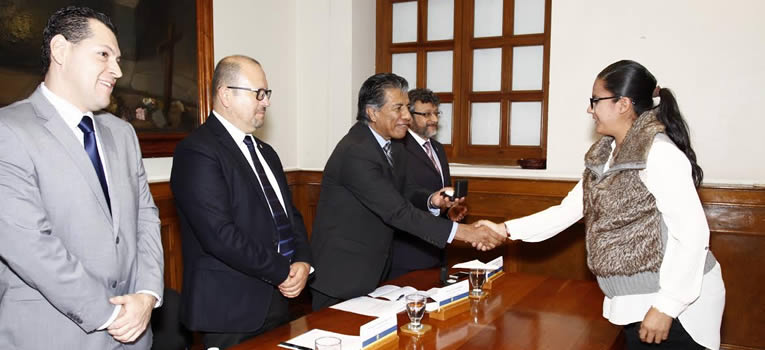 remueven-fluor-de-agua-con-filtro-creado-por-alumna-ug