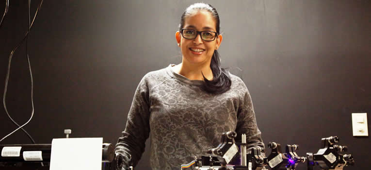 profesionista-especializada-en-estudiosde-fisica-cuantica-ug-ugto